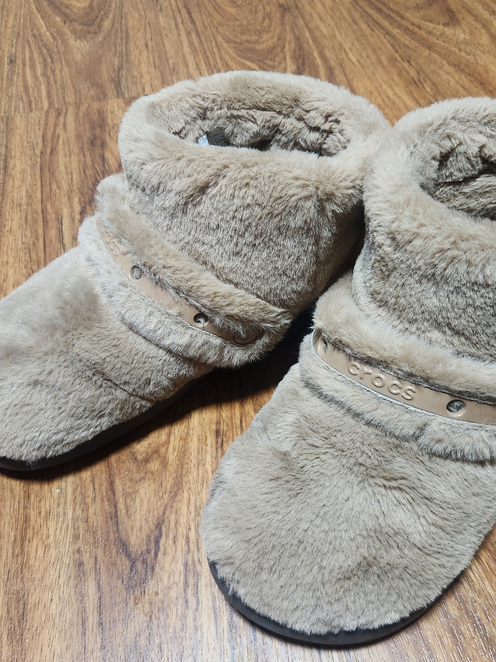 Crocs Fuzzy Lined Slip-On Booties W8